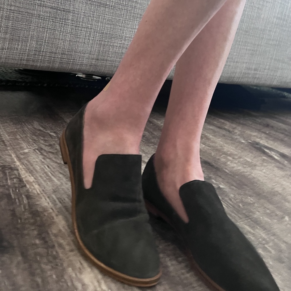 Levity Carla Dark Grey Suede Slip On Flats Women’s Size 8